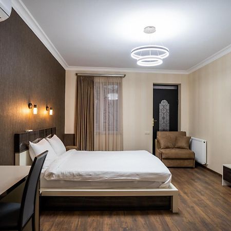 Siberia Hotel Tbilisi Exteriér fotografie A room at the hotel