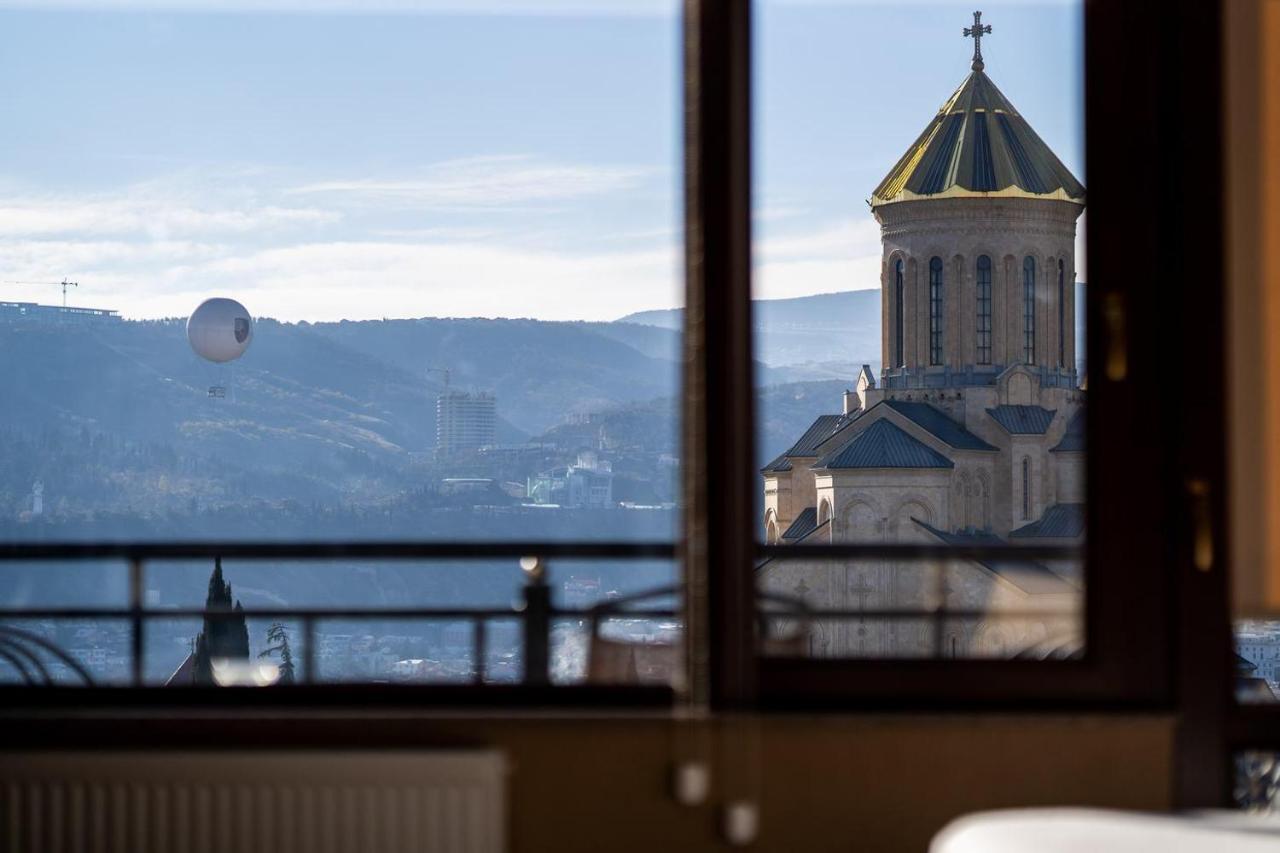 Siberia Hotel Tbilisi Exteriér fotografie View of the monastery from the hotel
