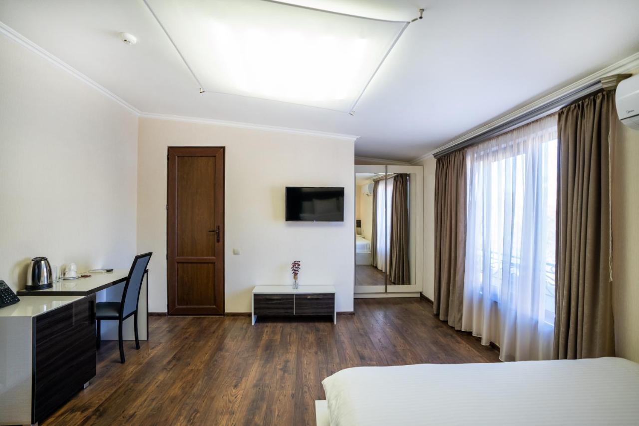 Siberia Hotel Tbilisi Exteriér fotografie A typical studio apartment
