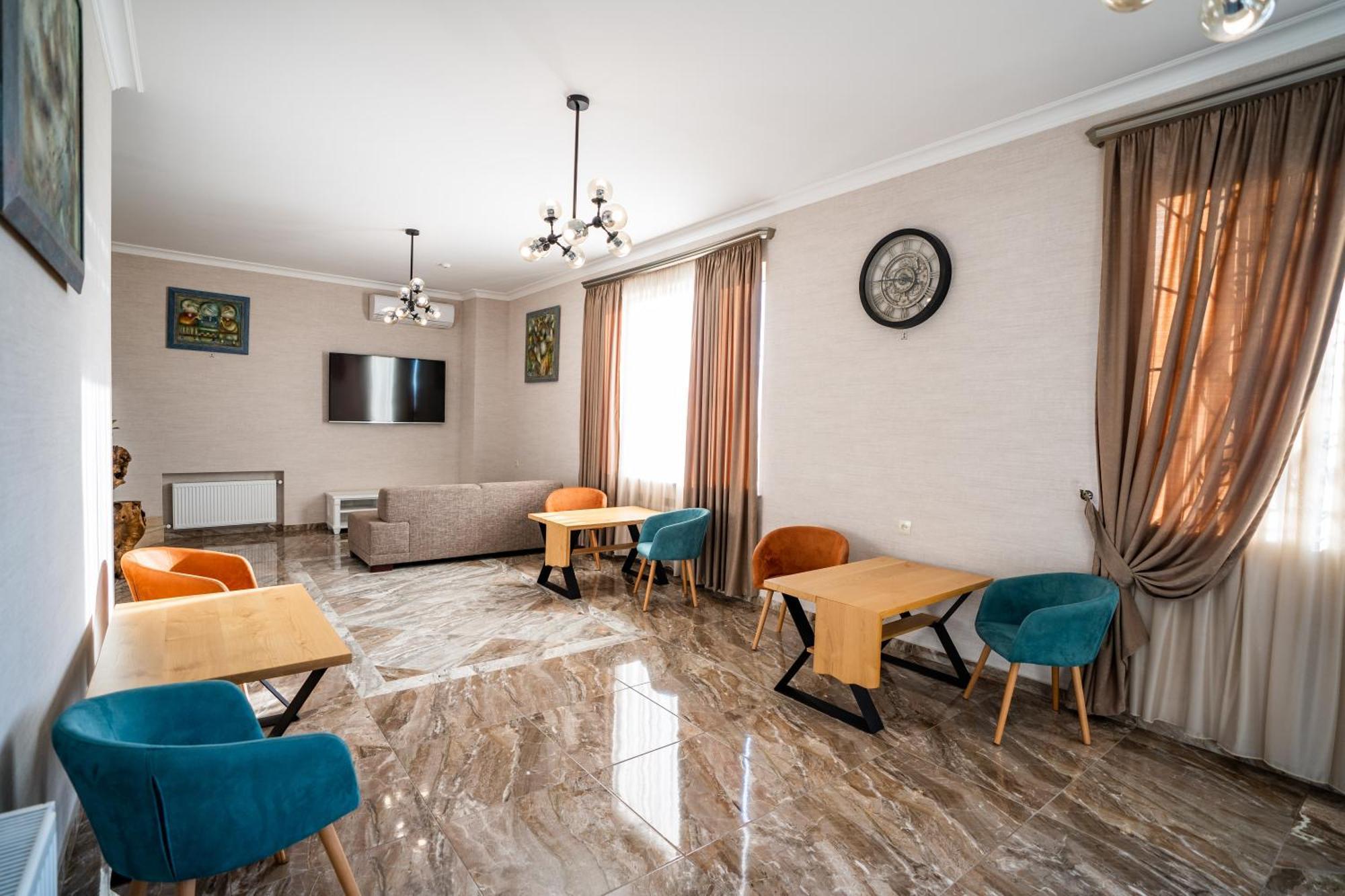 Siberia Hotel Tbilisi Exteriér fotografie The lobby of the hotel
