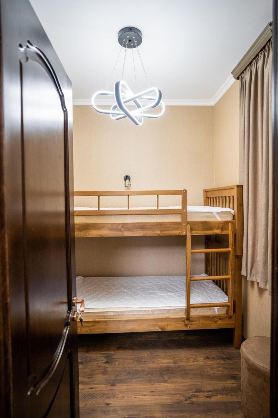 Siberia Hotel Tbilisi Pokoj fotografie A bunk bed in a capsule hotel