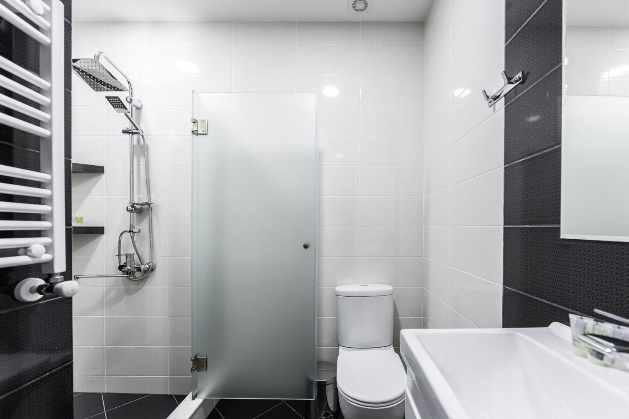 Siberia Hotel Tbilisi Exteriér fotografie A modern bathroom