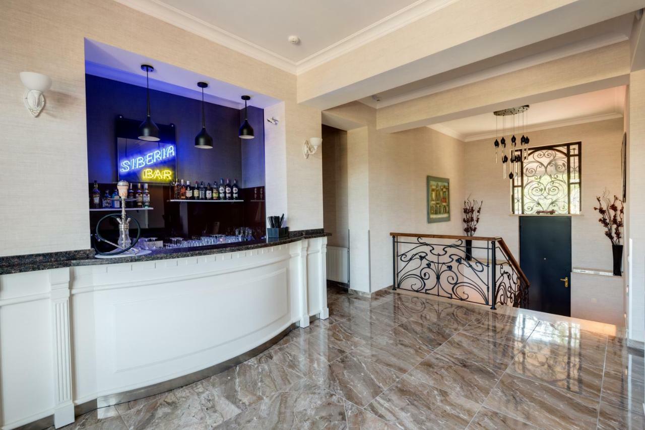 Siberia Hotel Tbilisi Exteriér fotografie The bar at the Sierra Club headquarters